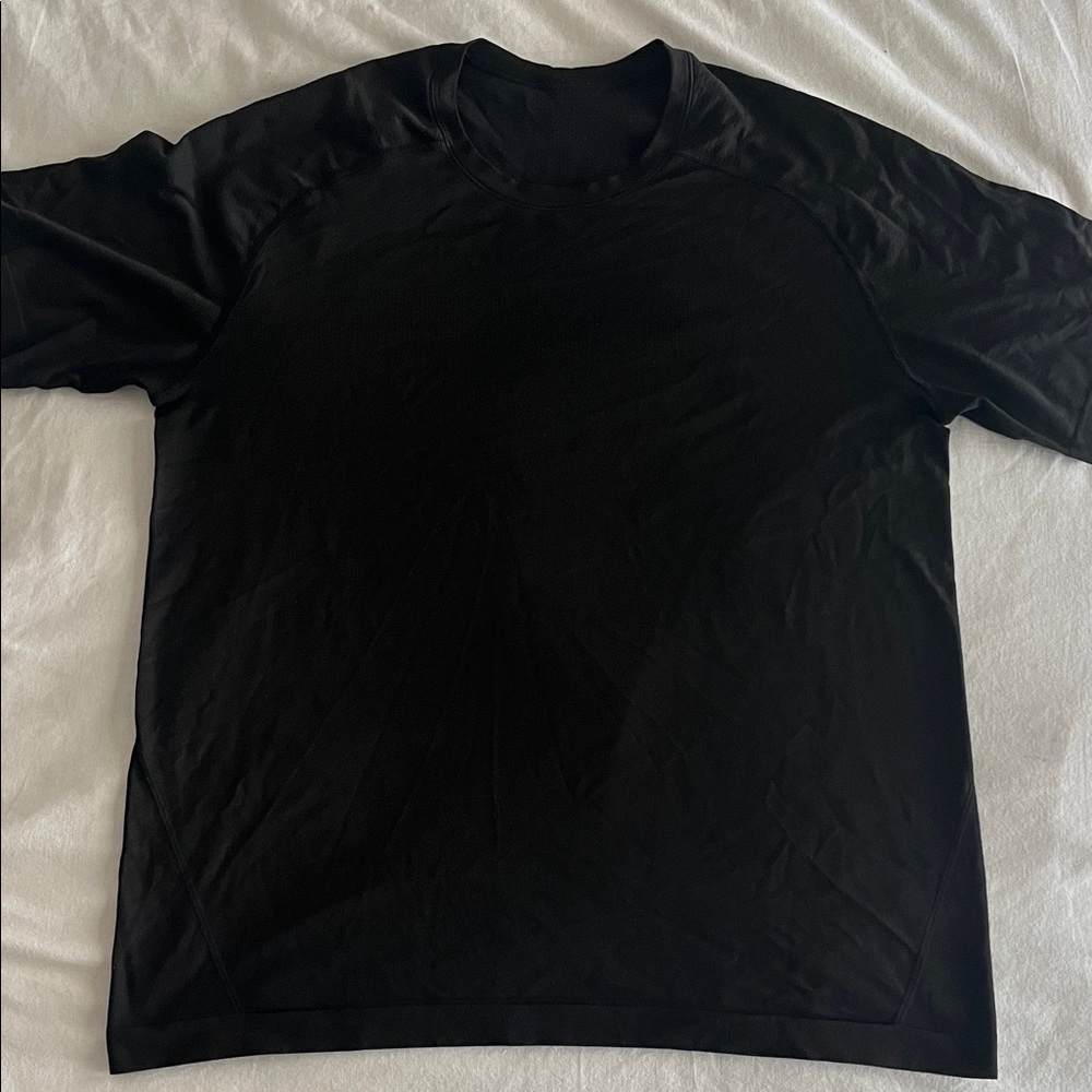 Lululemon metal vent excellent condition size L